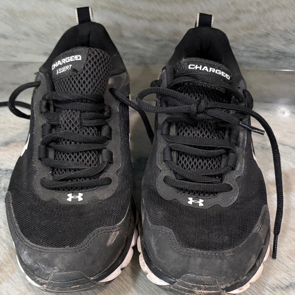Under Armour Men’s Black Mesh Athletic Sneakers with White Accents size 9